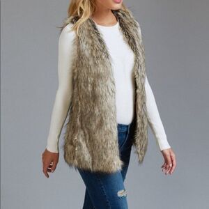 I.N. Studio Open Front Faux Fur Vest Sz L Sleeveless Sexy Chic Light Brown NWT